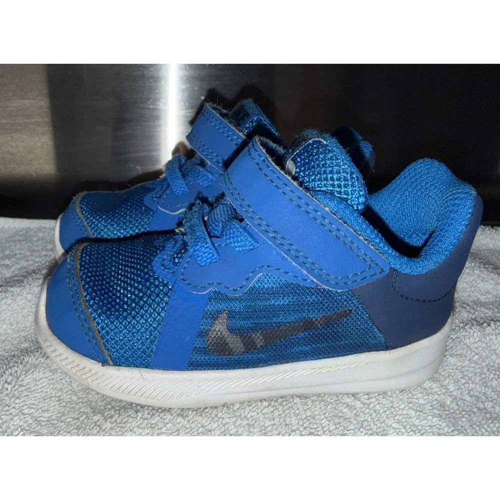 Nike Downshifter Size 5C Boys Sneakers Blue